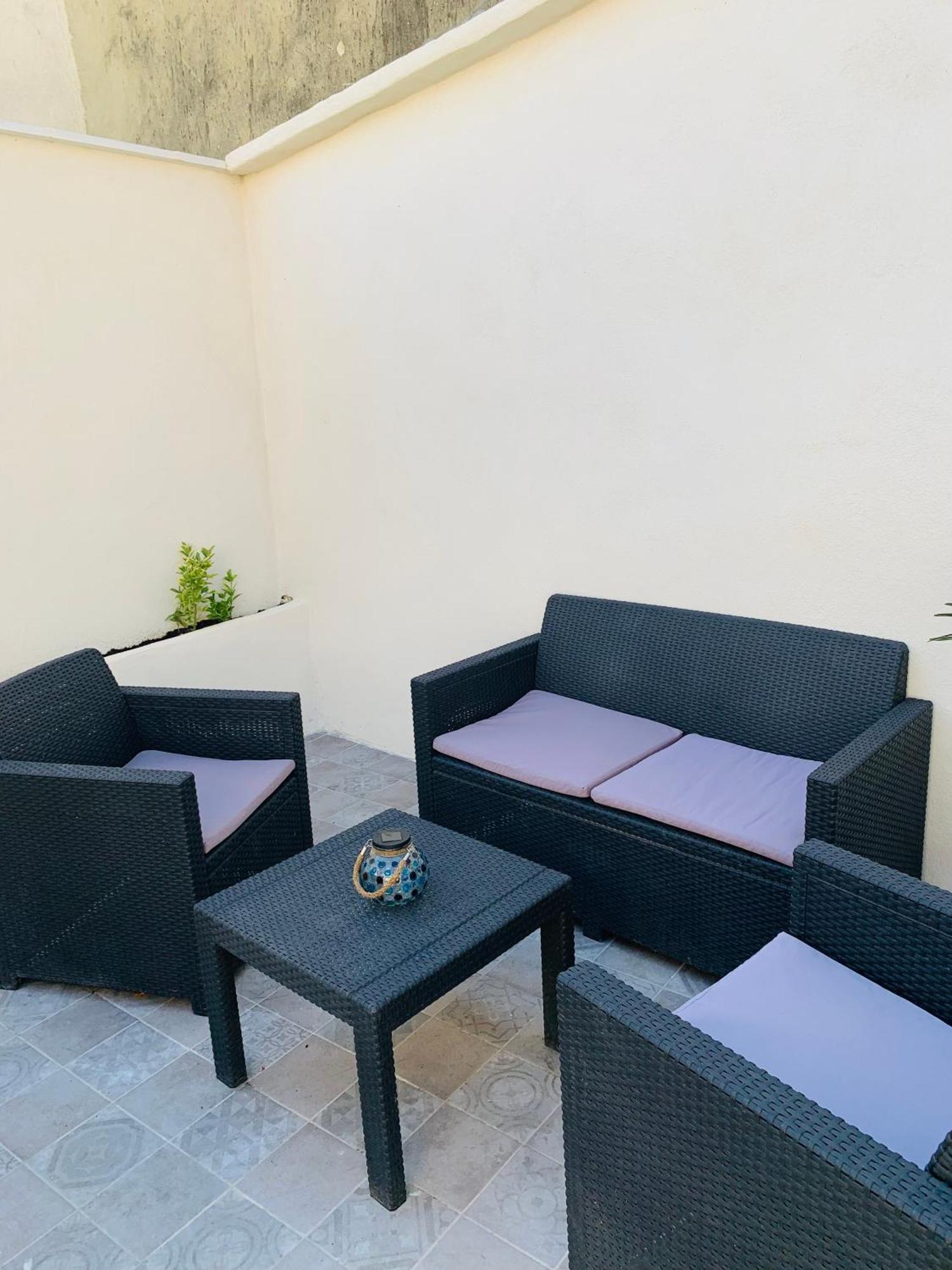 La Bonbonniere De Charme Avec Jacuzzi Holiday home *