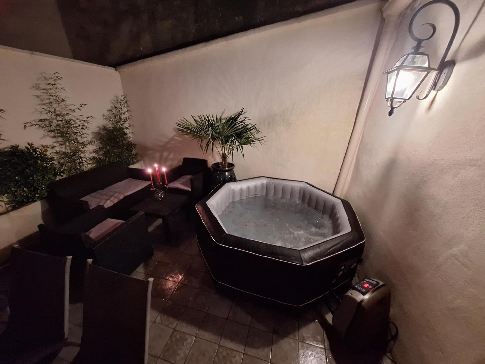 La Bonbonniere De Charme Avec Jacuzzi Holiday home